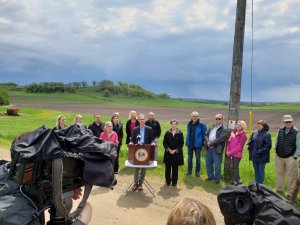 Press conference announcing Dane County's 160 acre land purchase